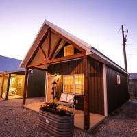 Knotty Squirrel Cabins, hotel sa Mountain View