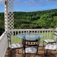 Mountain Retreat house to Relax and Enjoy, hotel din Lenoir