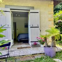 Room in Studio - Studio surrounded by greenery