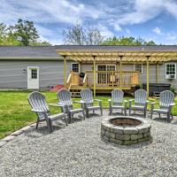 Modern Northfield Family Cabin with Hot Tub!, hotel in Northfield
