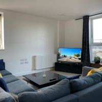 Modern & Spacious Penthouse in North London, hotel in Cricklewood, London