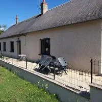 Chambres chez l habitant proches circuit Magny Cours: Luthenay-Uxeloup şehrinde bir otel