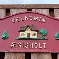 Ægisholt privete house with hot tub – hotel w mieście Patreksfjörður