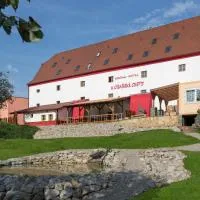 Krčma Hotel U Císařské Cesty, khách sạn ở Branišovice