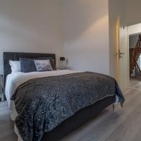 EXECUTIVE DOUBLE ROOM WITH EN-SUITE IN GUEST HOUSE CITY CENTRE r4, hotel in Bonnevoie, Luxembourg