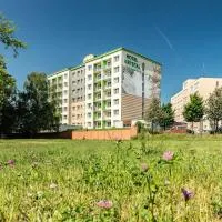 Hotel Krystal، فندق في هودونين