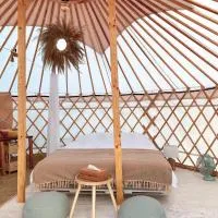 Glamping Iurte Mongole Spiritul Zimbrului、バマ・ブザウルイのホテル