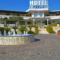 Capaccio-Paestum में, होटल Perla Hotel e Garden - Free Parking and Pool - Open area with Beautiful view of the Landscape
