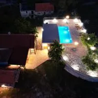 Patakun holiday home for 5, with heated pool, hotel di Lećevica