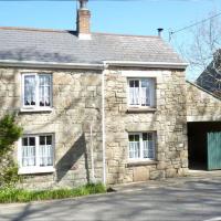 Lovely Cornish cottage in small village setting