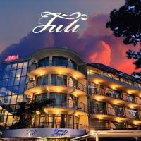 Hotel Juli, hotel Central Beach környékén a Naposparton