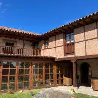 Posada La Casona de Los Güelitos، فندق في سانتيانا ديل مار