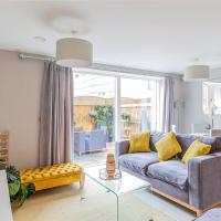 Deluxe Apartment near Cabot Circus w Parking sleeps 5