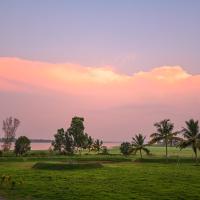 Fireflies Kabini, hôtel à Begūr