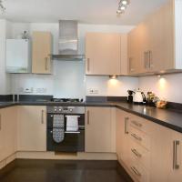 Stylish 4-bedroom House In The Heart Of The City With Free Parking!