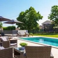 Villa Anavi, hotel u gradu 'Bičići'