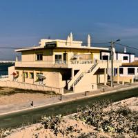 Apartamentos Barracuda, hotel in: Praia de Faro, Faro