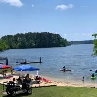 Alpine Lakeview Motel Room WiFi,Sandy beach Boat Ramp,Pier,Marina,Bath House with Laundromat, hotel v destinácii Hemphill