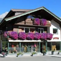Alpking Hostel: Ellmau şehrinde bir otel
