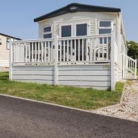 Finch 25 - Meadow Lakes Holiday Park, hotel in St Austell