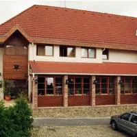 Il Gallo Nero - Fekete Kakas Étterem és Panzió, hotel en Szombathely