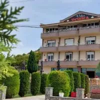 HOTEL VILA TOSKA, hotel v destinaci Piskupat