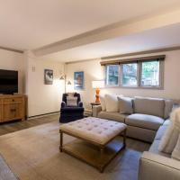 Convenience and Style, Two Q Beds, hotel in Vail Village, Vail