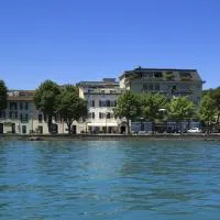 Hotel Europa، فندق في ديسينسانو ديل غاردا