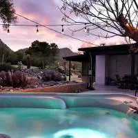 The Outpost Joshua Tree: Hot Tub, GameRoom, JTNP، فندق في جوشوا تري