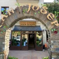 Hostal Can Josep, hotel en Sort