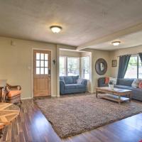 Quaint Pet-Friendly Home in Old Town Cottonwood!, hotel in Cottonwood