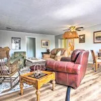 Charming Choteau Apartment: Central Location!, hotelli kohteessa Choteau