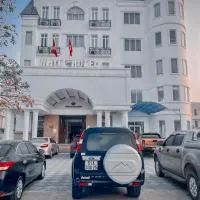 White Hotel, готель у місті Хатінь