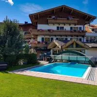 Hotel in the HEART of the Alps, hotel en Uttendorf