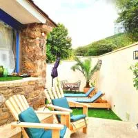 Les Rêves d'Eden Gite dans Mas Cévenol -SPA privatif، فندق في Carnoulès