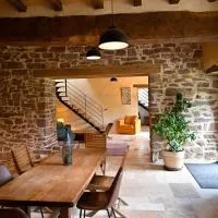 LES CHAMBRES AUX LOUPS en Brocéliande, hotell i Iffendic