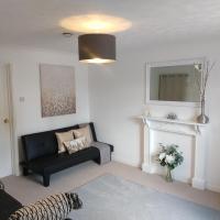Styish 2 bed Family town house with parking in Stamford