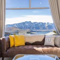 Alpine Home with Amazing Mountain & Lake Views, hotel i Fern Hill, Queenstown