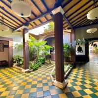 a lobby with a checkered floor and columns and plants at Posada la Pastora, Valencia