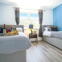 Book today!!2 BEDROOM APARTMENT IN BICESTER FOR 5 PEOPLE, CLOSE TO BICESTER VILLAGE, WITH FREE WIFI & 2 FREE PARKING, fully equipped kitchen by PLATINUM KEY PROPERTIES BICESTER, hotel in Bicester