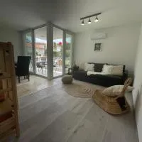 Vila Regina Apartment Paloma with Swimming Pool, hotel u Jezerima
