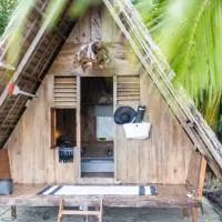 Tailana Island Pulau Banyak, хотел в Alaban