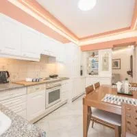 Central 3BR Apartment Next to Panormou Metro!