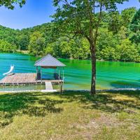 Waterfront Norris Lake Retreat Deck and Grill!, hotel in Caryville