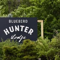 Bluebird Hunter Lodge, hotel di Hunter
