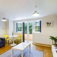 Redhill town centre apartments by Livingo, hotel sa Redhill