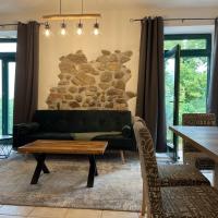 Mitten in der Natur : Ferienwohnung mit 3 Schlafzimmern, neu eingerichtet, Hotel in Neu Gaarz