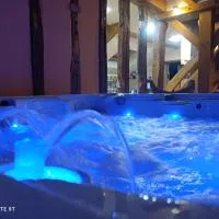 Sauna & Double Jacuzzi intérieur et sous les étoiles 1h30 Paris, hotel em Ladon