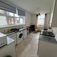 Entire One Bedroom Flat, 5