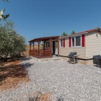 'Olive grove' Camping House-near the beach, Hotel in der Nähe vom Flughafen Split - SPU, Divulje